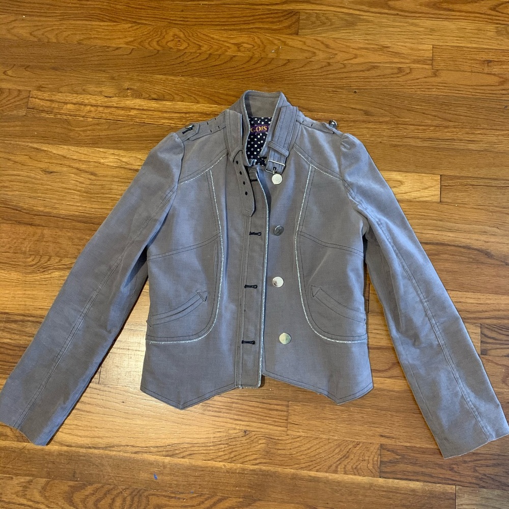 Very stylish jacket!